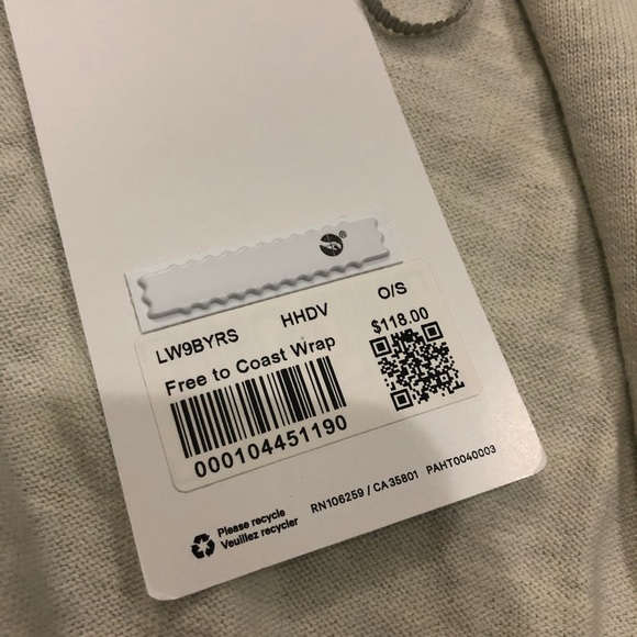 NWT Lululemon Free to Coast Wrap SOLD OUT $118 - Picture 6 of 8